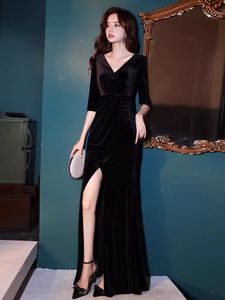 Black Velvet Mermaid Evening Dresses Plus Size Sweetheart Neckline Long Sleeves African Prom Gowns Appliqued Simple Formal Dress