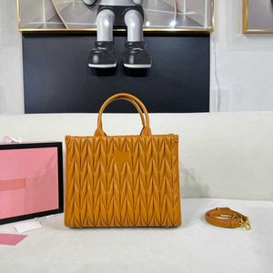 Neue plissierte Tasche, kleine Tragetasche, Einzel-Schulter-Crossbody, vielseitige, lässige Business-Verbindungs-Geldbörse