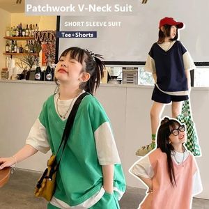 Yaz Kızları gevşek düz patchwork v yaka t-shirt Topsshort pantolon set okul çocukları eşofman çocuk 2 parçalı kıyafet takım elbise 3-14yrs 240325