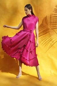 Бальные платья YUDX Agaric Кружевное плиссированное платье с круглым воротником 2024 Весна Свободный дизайн с коротким рукавом и поясом Однотонная женская модная одежда
