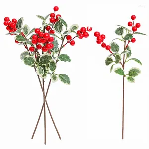 Dekorativa blommor 1pc simulering röd bär bukett gröna växter lämnar konstgjord julfest hem trädgårdsdekorationer
