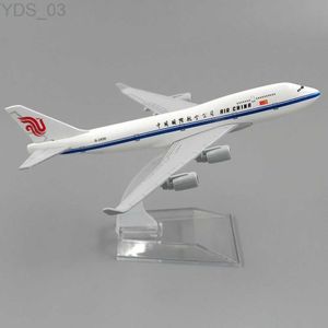 Модель самолета 1/400 сплава Boeing 747 Air China Модель 16 см B747 Игрушечный самолет миниатюрный самолет Дети Дети Подарок для украшения коллекции YQ240401