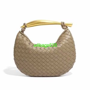 Bottegvvenet Tote Bags Sardine Designer Bags Small Crowd Design New Woven Sardine Fashion 2024 Metal Portable Fashion Casual Messe есть логотип Hbwruk