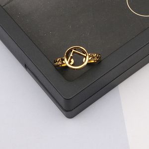 Designer de luxo anel de aço inoxidável ajustável designers anéis para mulheres homens carta retro simples anéis casal na moda presente do feriado