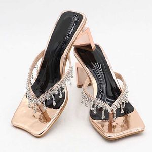 Dress Shoes 2024 New Strange High Heels Flip Flops Women Slippers Fashion Crystal Fringe V-Strap Sandals Shoes les Sliders H240401