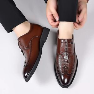 Buty zwykłe włoski wzór krokodyla skóra Oxford Designer Męskie koronkowe mokasyny grube jedyne spiczaste palec rzeźbiony