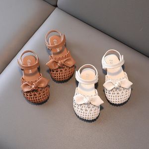 Sandali estivi per bambini Ciabatte per bambina con papillon intrecciato scavato 21-30 Punta copri-bimbo Beige Khaki Elegante scarpa per bambini con gancio 240318