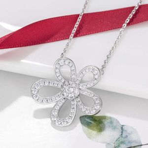 Collana girasole lussuosa e versatile sulla clavicola, catena sulla clavicola con diamanti tempestati di rose da donna, che mostra il tuo gusto esclusivo!