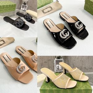 Designer kvinnor ny stil tofflor svart fast färgtryck ventilera sandal botten mode hus toffel bär strand sommar platt svalhet tofflare