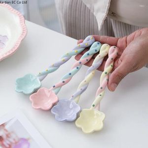 Spoons European Ceramic Long Handle Scoop Household High Appearance Level Cute Coffee Stirring Spoon Girl Heart Dessert Ice Cream