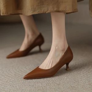 Lüks Pompalar Kadınlar İçin Ayakkabı Heeled Kadın Orta Topuk Stiletto Topuklar Yüksek Sandal Parti Ofisi Zarif Kahverengi Küçük Seksi 240320