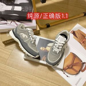 Xiaoxiangfeng Leisure Sportskor för kvinnor 2023 Ny tjock sula Cowhide Fashion Mesh Colored Running Dad Shoes for Women