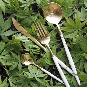 Flatvaruuppsättningar Gold Cutery Set Korean Style Dinner Knive Forks Cogervis 18/8 Rostfritt stål Golden Cubiertos Tableware Lin2879