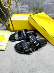 Tasarımcı Sandalet Erkekler Kadınlar Düz Deri Kauçuk Slides Sliders Moda Lüks Çizgili Dişli Sole Claquettes Katırlar 0323