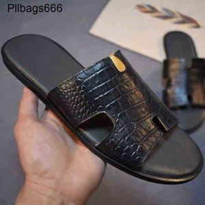 رجال النعال Izmiss Designer Sandals 2024 New Trend Flip Flops Europe Station Leather Outdoors في الصيف