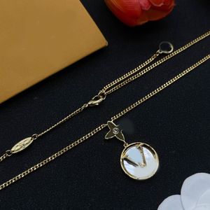 Naszyjnik wiszący luksusowy projektant marki Crystal Clover Letters Charm Naszyjnik dla kobiety 18K złoty srebrny srebrny łańcuch ze stali nierdzewnej Choker biżuteria mody