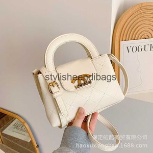 Axelväskor kvinnors väska 2024 Spring Ny liten doftande vind en enda crossbody -kedja mode mångsidig handväska trend H240401