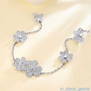 Luxury Top Fine Brand Bangle for Women S925 Silver Clover Armband Fashionable Fairy Five Flower Lucky Grass Simulated Diamond Armband för dagligen