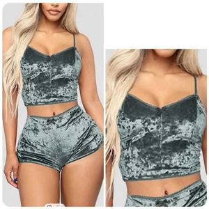 Hsz3 Seksowne piżamę Kobiety Sexy Strappy Pajama Zestaw Women Velvet poliester wygodny bieliznę w dekolcie domowe ubrania domowe 2 sztuki bez rękawów 2404101