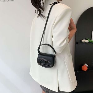 Torba na ramię designerka marka mody mała design wiosna nowa spersonalizowana chłodna modna torba siodła pojedyncza crossbody ręczna