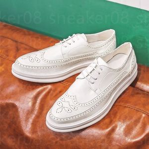 Designer Fashion Luxury Men Scarpe brogue Scarpe oxford Scarpe eleganti formali in pelle per feste di nozze Uomo comode scarpe formali multicolori da ufficio