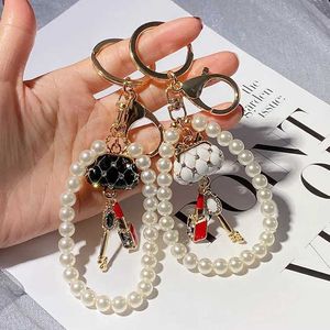 Keychains Lanyards Korean Pearl Chain Bag Keychain Minimalist Car Keychain Fashionable Small Fresh Bag Accessories Womens One Piece Shipping J240330