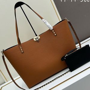 Tote Bag Designer Bag Fashion Women's Handbag Shoulder Bag High quality Leather Bag Casual Large Capacity Mom Shopping Bag Classic and stylish Rivet Decoration