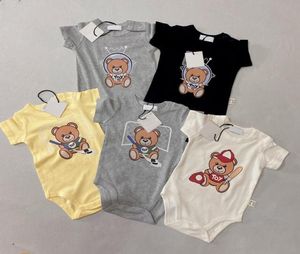 Designer sommar nyfödda barn baby pojkar flickor kläder barn romper småbarn spädbarn kläder kort ärm jumpsuit bodysuits barn cl2486526