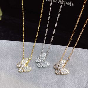 Hot Van 18K Rose Gold Butterfly White Fritillaria Collar Chain Womens Simple Temperament Four Leaf Grass Necklace Valentines Day Gift i