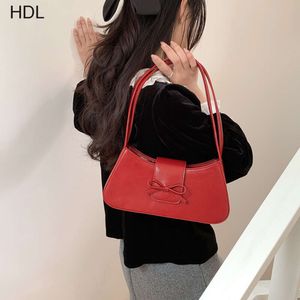 Nuova borsa rossa, tracolla da donna alla moda a forma di PU, minimalista e unica, con farfallino sotto le ascelle