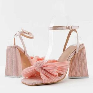 Kleidschuhe Größe 44 45 46 Modische plissierte Schmetterlingsknoten-Damensandalen Gladiator Peep Toe Schnallenriemen Dreieck High Heels Kleidschuh H240401OVGU