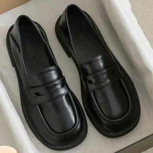 Lägenheter svart pu läder kvinnors loafers plattform slip på skor för kvinnor 2023 ny vår brittisk tofs casual lägenheter skor kvinna