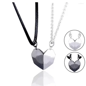 Anhänger Halsketten 2 PCS Magnetische Paar Herz Form Halskette Gothic Punk Stil Für Männer Schmuck Hochzeit Liebhaber Paare Valentinstag geschenk