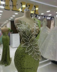 Party Dresses 2024 Fashion Green Crystals 3D Leaf Design Långt glittrande paljetter ärmlös sjöjungfrun Kvällsklänningar Formella kläder