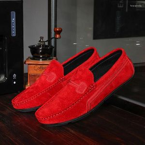 Sıradan Ayakkabı Bahar Kırmızı Süet Loafers Yürüyen Düz Erkek Yumuşak Deri Erkekler Sürüş Moccasin 2024 Moda Adam