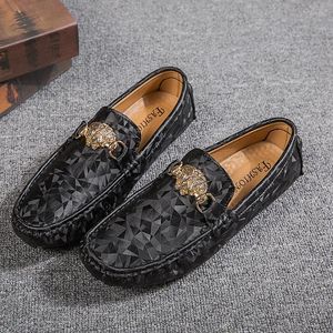 Casual Shoes High Quality Men's Leather Loafers Red Flat Bright Skin Snake Bean Women's Moccasins