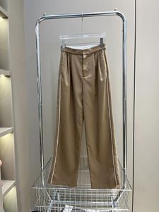 Pantaloni da donna per la primavera e l'estate