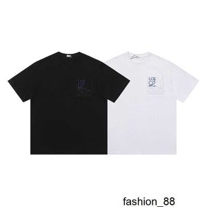 Designer Korrekte Version von LO Yiwei Sommer-Paar-Kurzarm-T-Shirt mit kontrastierendem Logo und Taschenstickerei M8Q5