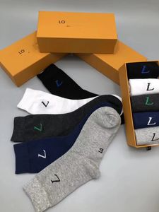 calzini firmati di nuovo stile uomo donna calzini sportivi classici con ricamo logo personalizzato di alta qualità Four Seasons con scatola.