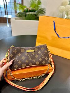 Ny Liv Pochette underarmsäckar Fashion Märke Designer Bag Tote Bag äkta läderdesignkedja Crossbody Package Clutch Handväska Kvällspåsar Plånbokväska
