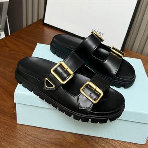 Sandálias de chinelas de alta qualidade famosas designers femininos sapatos de crochê líderes de plataforma preta cunhas de palha chinelos planos de verão