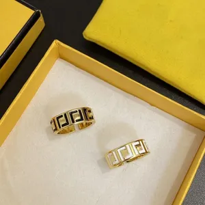 Anéis de banda F Designer Logo Gold Meterial Preto e Branco Amantes Presentes para Mulheres Homens Acessórios de Joias de Alta Qualidade Unissex Decoração de Mão Anéis de Alta Qualidade