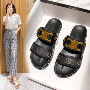 Chinelos femininos 2024 verão sapatos planos moda casual fivela de metal fundo macio dedo do pé aberto senhoras sandálias de praia tamanho 35-43