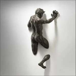 装飾的な置物エレクトロッド模倣銅の壁の装飾抽象キャラクター樹脂登山男彫像彫刻3Dアートギフトを通して