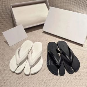 Maison Designer Margiela Flip Flops Summer Sandals Beach Slide Men Women Slippers Flat Platform Ladies Home Fashion Shoes Solid Color Causal Slipper size 35-45