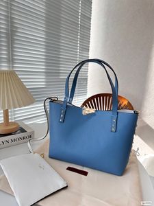 Lady Tote Çanta Moda Çantası Kadın İki Parça Set Torba Tasarımcıları Çanta Perçin Dekorasyon Seyahat Torbası Bayanlar Cüzdanlar Yüksek Kaliteli Çantalar V Bag 26*20cm