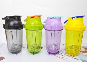 Bottiglia shaker da 20 once perfetta per frullati proteici, bottiglia shaker, frusta a filo, sfera, bicchieri di plastica