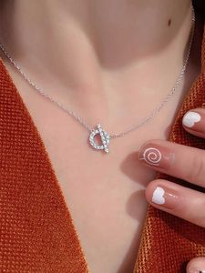 Luxusmarke Charm Nase Halskette für Mädchen 2024 Neue Reine Silber Kleine Q Brief Kragen Kette Voller Diamant OT Schnalle Anhänger mit Logo