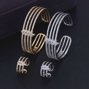 Collane con ciondolo Set di gioielli di lusso 2 pezzi Bracciale nero pistola Dubai Micro Shop AAA Zircone cubico Bracciale regolabile Anello Set di gioielli di alta qualità Q240402