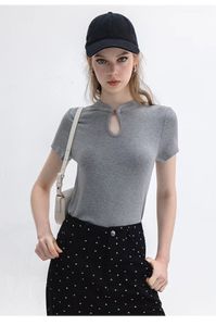 Novo estilo chinês escavado meia gola alta manga curta na moda primavera, camiseta casual simples e versátil de cor sólida